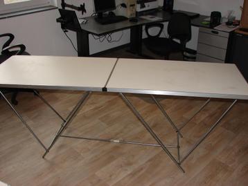 Table à tapisser 2 mètres x 60cm état impecable utiliser 1 f beschikbaar voor biedingen