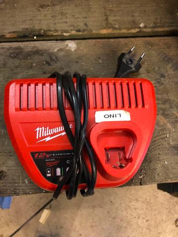 Batterijlader Milwaukee beschikbaar voor biedingen