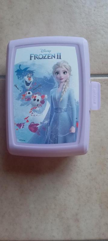 3 Puzzels Frozen 24 stukjes en Brooddoos Frozen II Curver beschikbaar voor biedingen