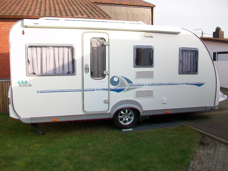 Adria Adiva 462 PD - + volledige inboedel, Caravanes & Camping, Caravanes, Particulier, jusqu'à 4, Banquette en rond, Adria, Lit transversal