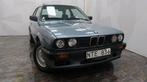 BMW 320i E30 originale 130 000 km 1989, Autos, Oldtimers & Ancêtres, Tissu, Bleu, Propulsion arrière, Achat