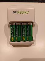 GP ReCyko batterij oplader AA/AAA + 4 batterijen, Ophalen of Verzenden, Zo goed als nieuw
