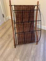 Rotan krantenrek boekenrek vintage, Huis en Inrichting, Ophalen