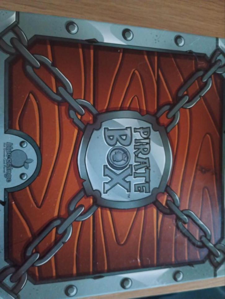 Pirate box, Hobby en Vrije tijd, Gezelschapsspellen | Bordspellen, Ophalen of Verzenden