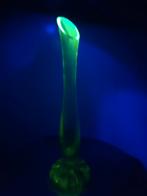 Soliflora uraline (fluorescerend), Antiek en Kunst, Antiek | Glaswerk en Kristal, Ophalen of Verzenden