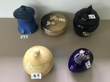 8 speciale opberg items aan 6 euro per stuk beschikbaar voor biedingen