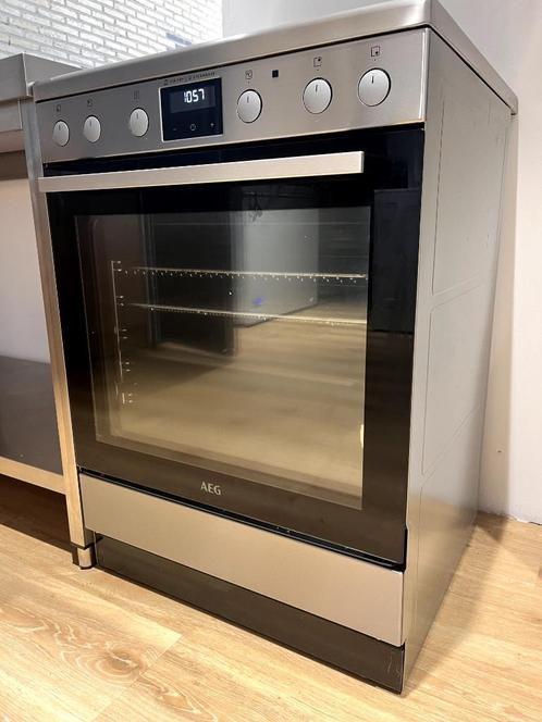 AEG Vitrokeramisch fornuis en roestvrijstalen Airfryer, Elektronische apparatuur, Fornuizen, Nieuw, Tussenbouw, Keramisch, 4 kookzones