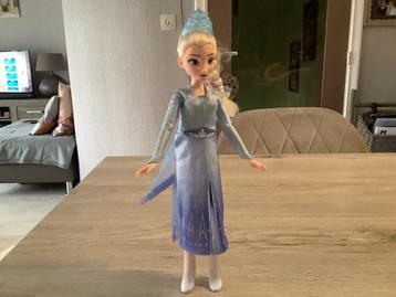 Poupée de jeu Disney Frozen II Elsa (Sings) (25 cm)