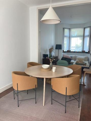 Accent eettafel van Mater beschikbaar voor biedingen