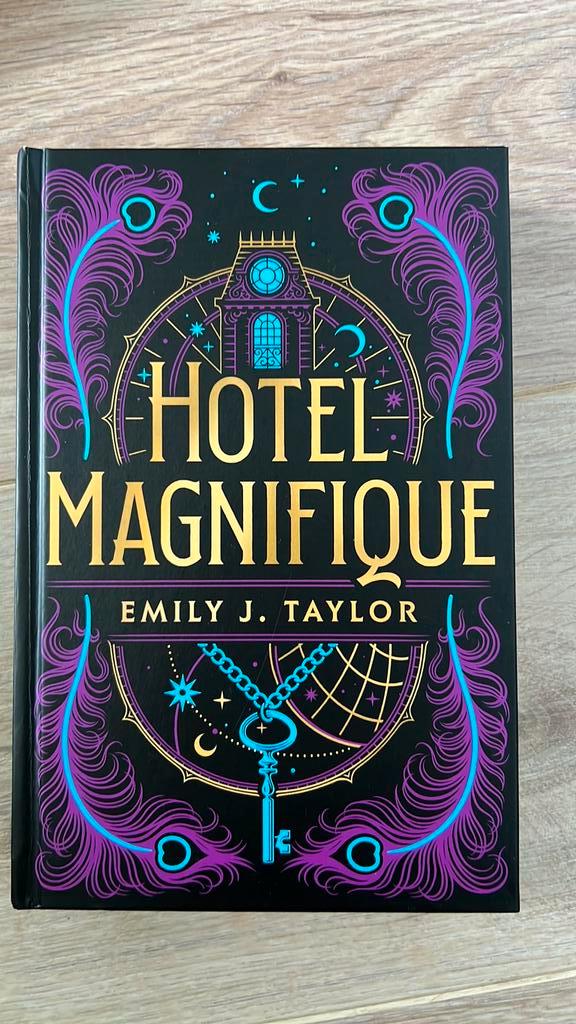 Emily J. Taylor - Hotel Magnifique, Boeken, Kinderboeken | Jeugd | 13 jaar en ouder, Nieuw, Fictie, Ophalen of Verzenden