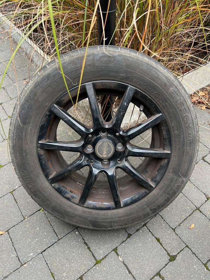 Zwarte Hyundai velgen met goede banden koopje!, Auto-onderdelen, Banden en Velgen, Band(en), Zomerbanden, 15 inch, 185 mm, Personenwagen