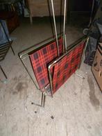 VINTAGE KRANTENHOUDER, Enlèvement