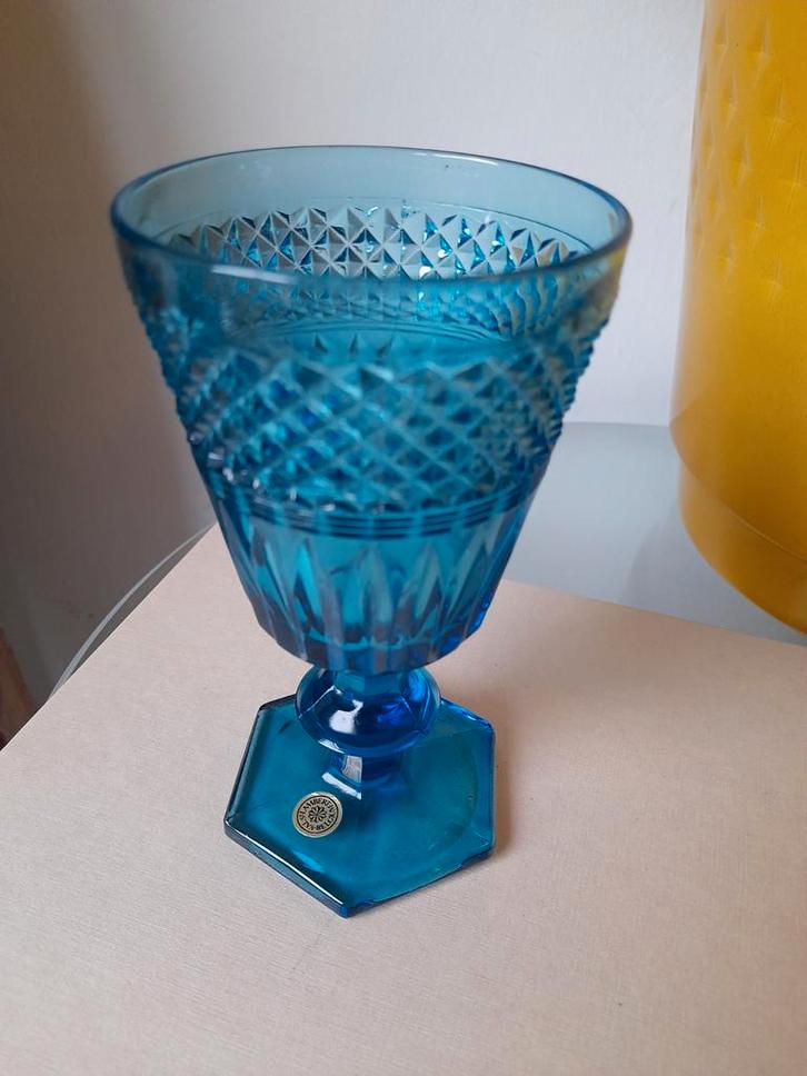 Turquoise glas op voet VSL Val Saint Lambert gefacetteerd, Antiek en Kunst, Antiek | Glaswerk en Kristal, Ophalen of Verzenden