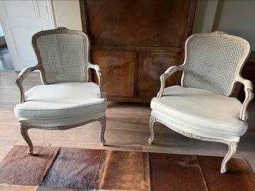 Louis XV fauteuils met rieten beschikbaar voor biedingen