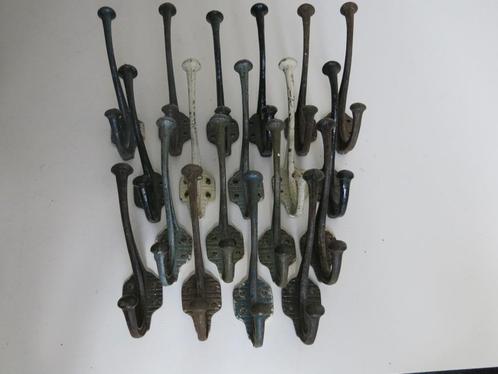 19 oude art deco gietijzeren kapstokhaken ca 1930, Antiek en Kunst, Antiek | Woonaccessoires, Ophalen of Verzenden