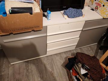 Tv kast beschikbaar voor biedingen
