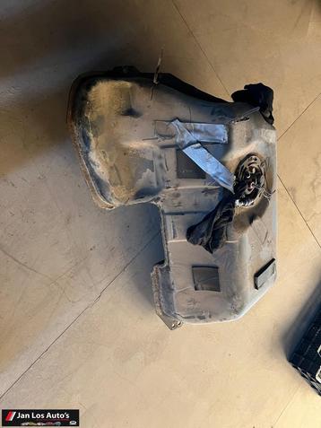 Audi 100 200 V8 C3 typ44 quattro benzinetank  beschikbaar voor biedingen