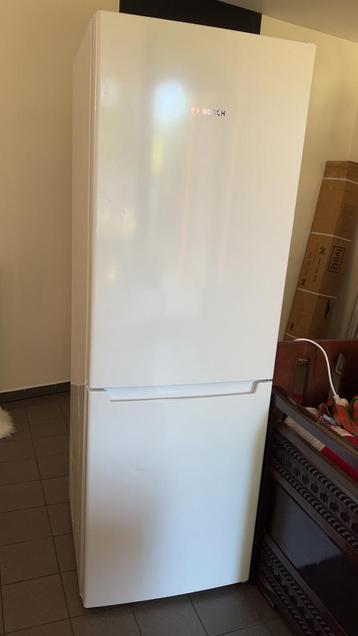 Koelkast met vriezer beschikbaar voor biedingen