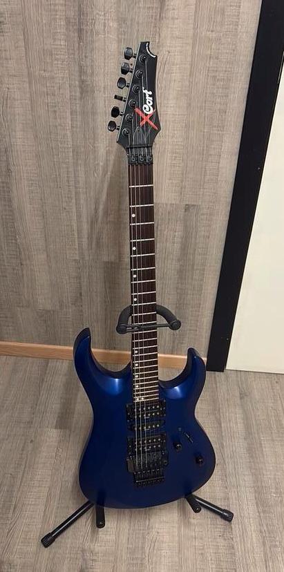 Guitare Cort X Floyd Rose + pédale métal — état nickel, Muziek en Instrumenten, Snaarinstrumenten | Gitaren | Bas, Zo goed als nieuw