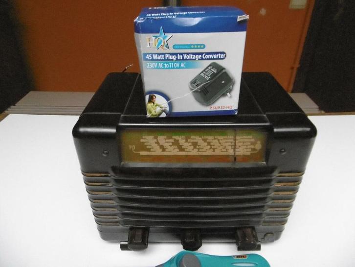 RADIO VINTAGE RADIOLA 1940-133u -BAKELITE s allume GO-MOY, Antiek en Kunst, Antiek | Tv's en Audio, Verzenden