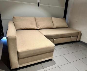 Comfortabele beige hoekbank met slaapfunctie (slaapbank) beschikbaar voor biedingen