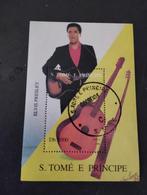 Een postzegelblok over Elvis Presley kleur verschillende kle, Collections, Musique, Artistes & Célébrités, Comme neuf, Enlèvement