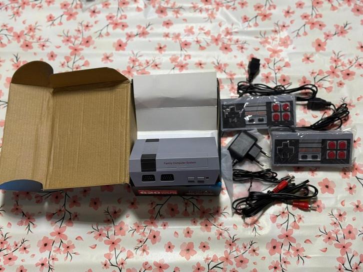 Consolegames met 620 games met 2 controllers(kerstcadeau), Games en Spelcomputers, Spelcomputers | Overige, Zo goed als nieuw