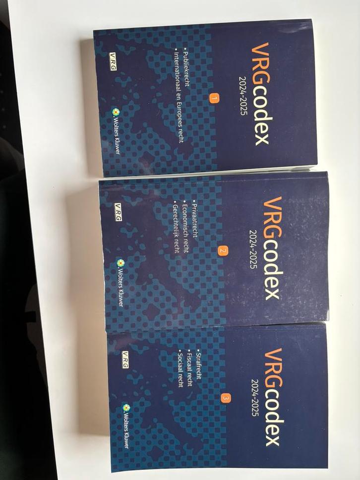 VRG codex en andere boeken (opledeiding vastgoed), Boeken, Studieboeken en Cursussen, Zo goed als nieuw, Hogeschool, Ophalen