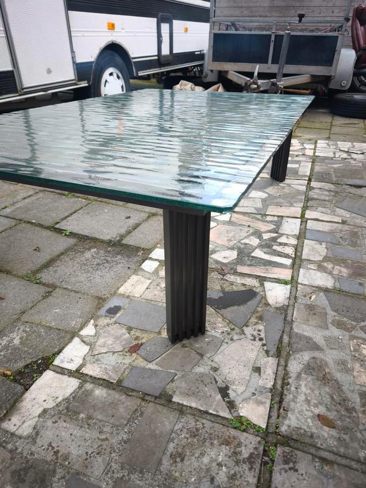 Moderne, industriële glazen salontafel, stevig metalen frame, Huis en Inrichting, Tafels | Salontafels, Glas, Ophalen