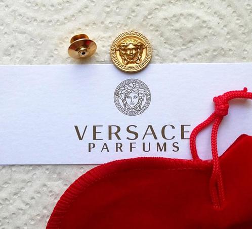 Magnifique pin's parfum signé Versace, RARE, Collections, Broches, Pins & Badges, Neuf, Insigne ou Pin's, Envoi