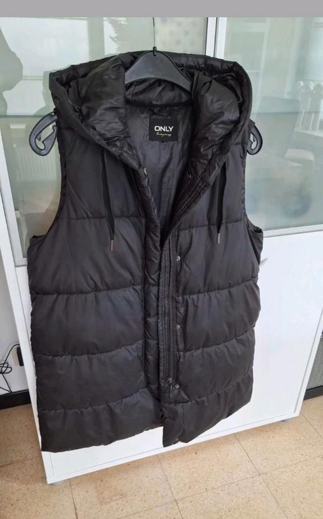 Lange Mouwloze Bodywarmer zwart
Met zakken
Met capuchon
Rits, Kleding | Dames, Bodywarmers, Zo goed als nieuw, Maat 42/44 (L)