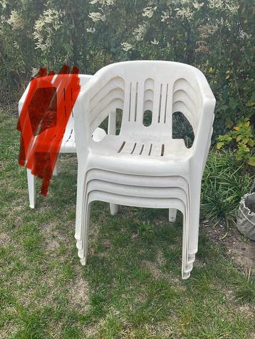 4 stoelen beschikbaar voor biedingen