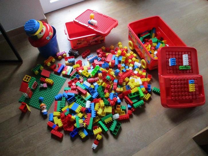 Lot speel blokken abrick écoiffier met wagen bak, Kinderen en Baby's, Speelgoed | Educatief en Creatief, Gebruikt, Bouwen, Puzzelen