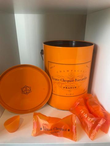 Vintage blik veuve cliquot beschikbaar voor biedingen