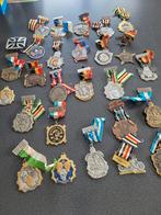 Ancienne medailles, Collections, Broches, Pins & Badges, Utilisé, Enlèvement ou Envoi