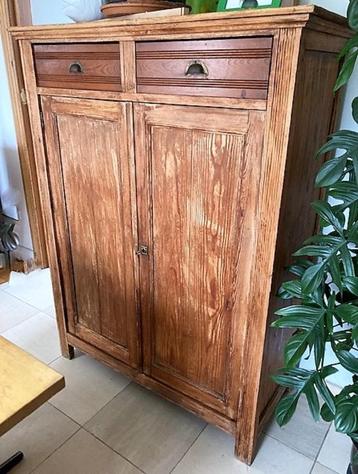 Vintage Meidenkast beschikbaar voor biedingen