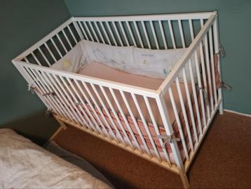 Houten babywiegje in perfecte staat, Kinderen en Baby's, Babywiegjes en Ledikanten, Ophalen, Zo goed als nieuw, Wieg