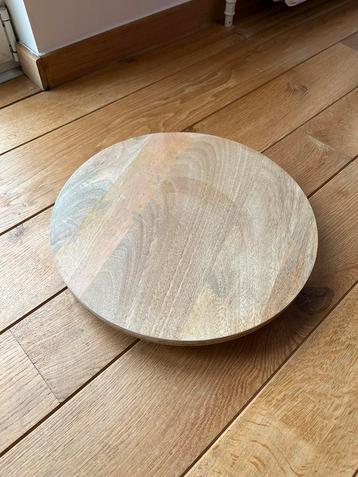 Platteau rond hout op pootjes beschikbaar voor biedingen