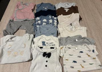 Bundel rompertjes en pyjama’s  beschikbaar voor biedingen