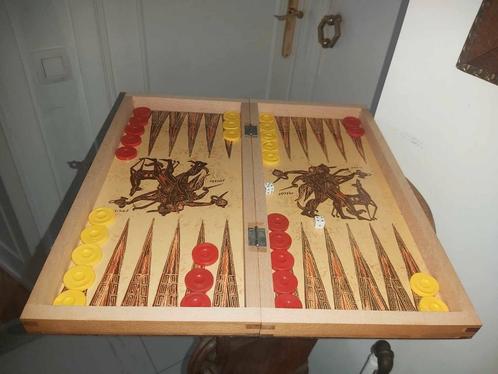 Houten handgemaakte backgammon bord en figuren, Hobby en Vrije tijd, Gezelschapsspellen | Bordspellen, Zo goed als nieuw, Ophalen of Verzenden