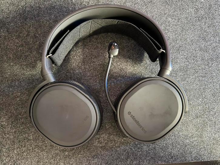 Casque Arctis 3 Console, Informatique & Logiciels, Casques micro, Comme neuf, Over-ear, Filaire, Casque gamer, Microphone repliable