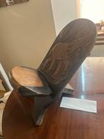Chaise sculptée vintage, Comme neuf, Bois