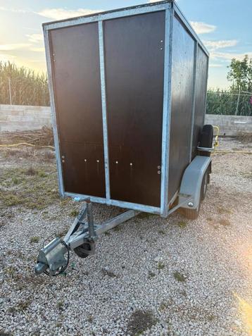 Tweeassige aanhangwagen van 750 kg beschikbaar voor biedingen