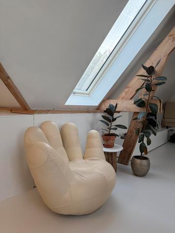Handpalm chair beschikbaar voor biedingen