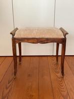 Petit banc en bois, Ophalen