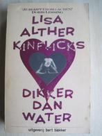 334 - Dikker dan water - Lisa Alther Kinflicks, Boeken, Ophalen of Verzenden, Lisa Alther Kinflicks, Amerika