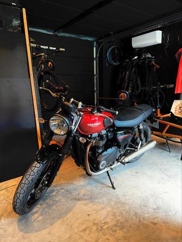 Triumph Street Twin 900  - showroomstaat, 2 cylindres, Particulier, 900 cm³, Naked bike
