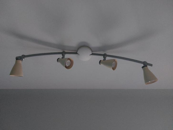 Plafonnier (beige/gris) à 4 spots (y compris les lampes LED), Maison & Meubles, Lampes | Plafonniers, Comme neuf, Synthétique