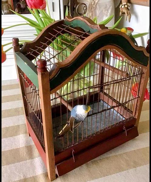 Cage à oiseaux vintage en bois avec 2 faux oiseaux, Antiquités & Art, Curiosités & Brocante, Enlèvement ou Envoi