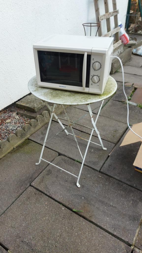 Four micro ondes 220V max 700 w pas de fonction grill, Elektronische apparatuur, Ovens, Gebruikt, Vrijstaand, Oven, Minder dan 45 cm